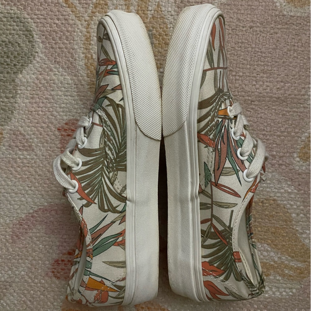 Vans - Picture 4 of 14